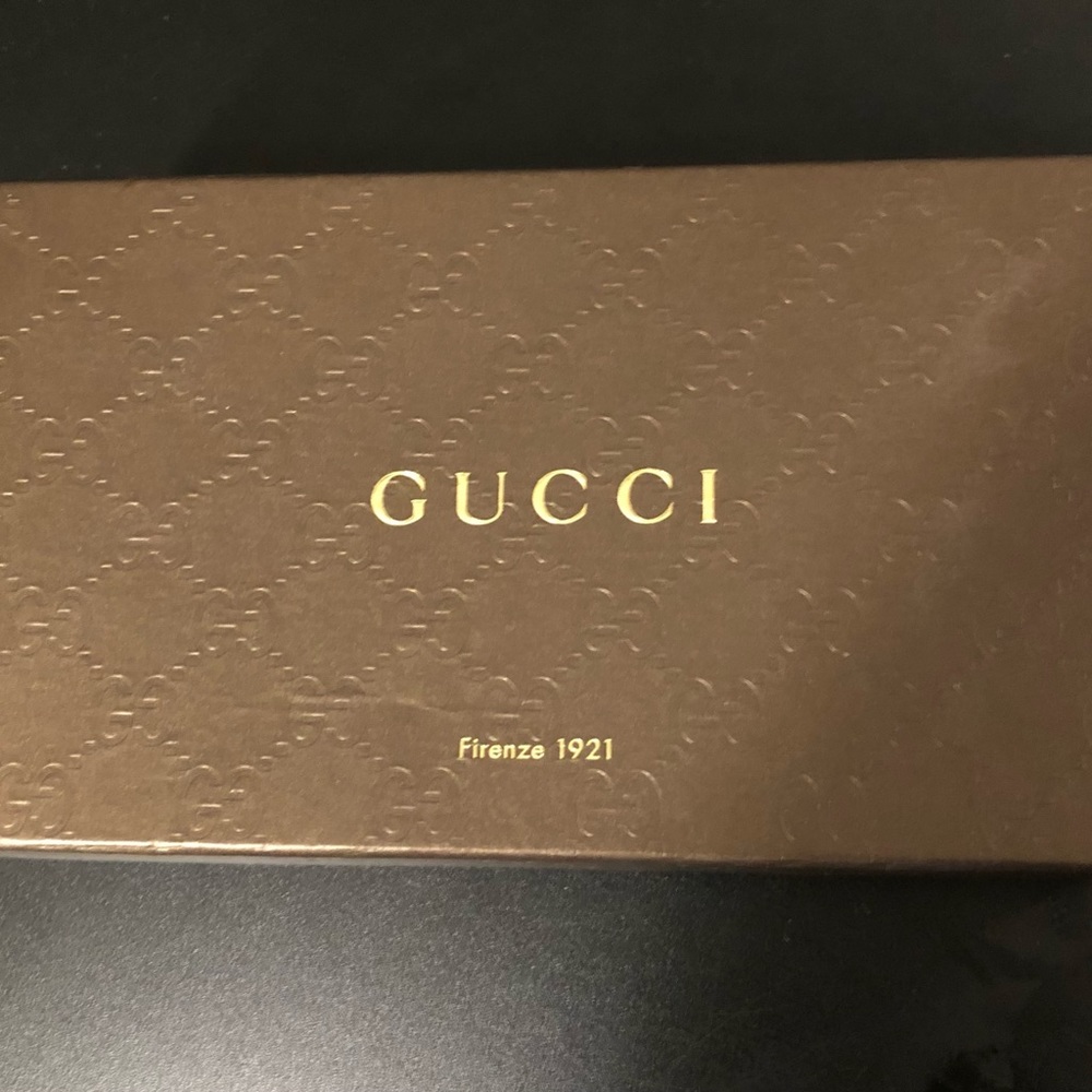 Gucci  Authentic monogram /Red  Wallet !!!!!! EUC